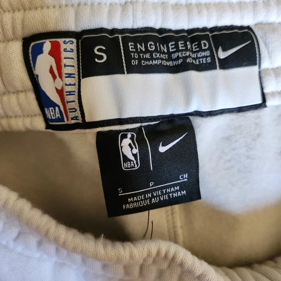 NIKE Standard Issue Classic Style Meets Modern Performance Basketball Joggers - Picture 8 of 8